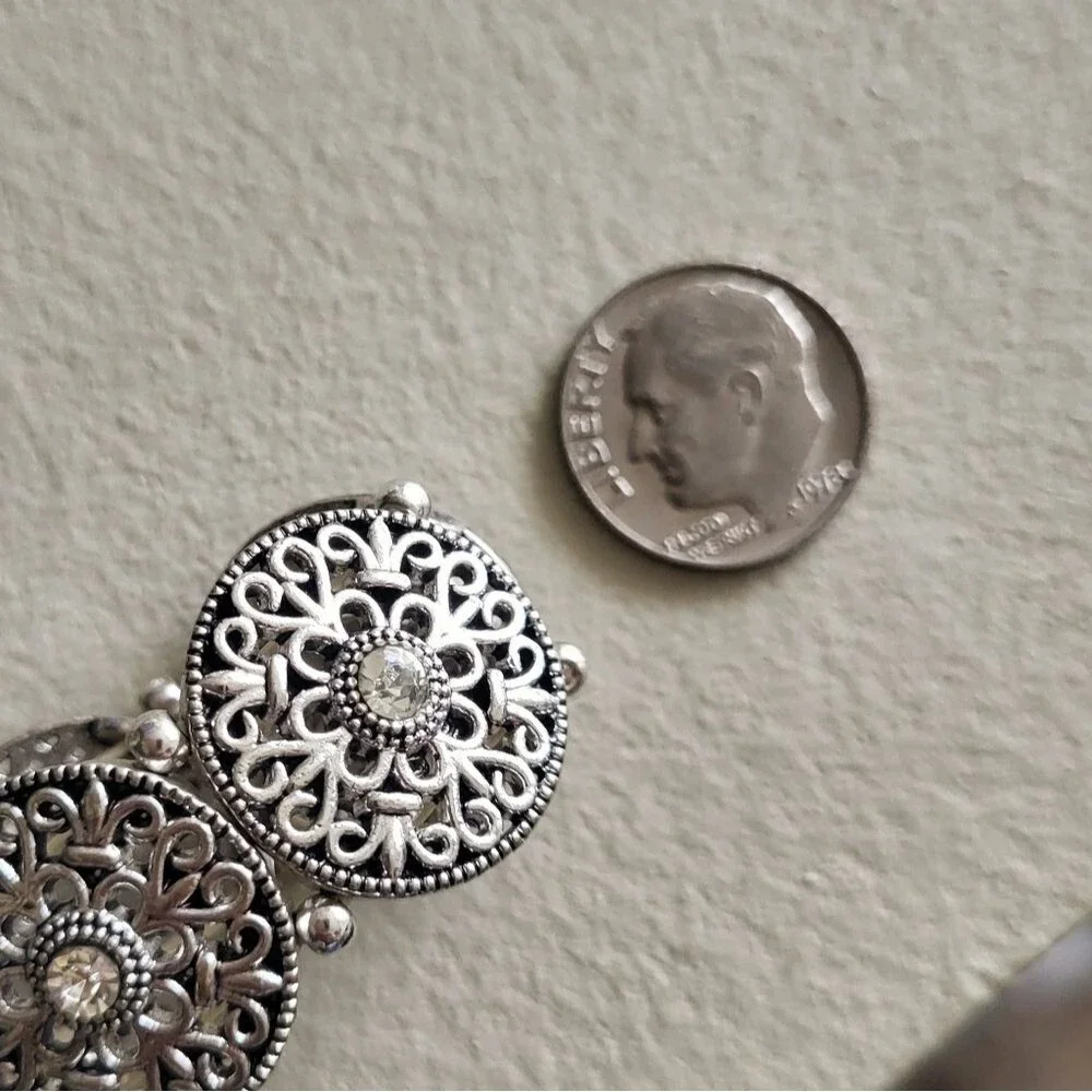 Filigree Medallion Stretch Bracelet